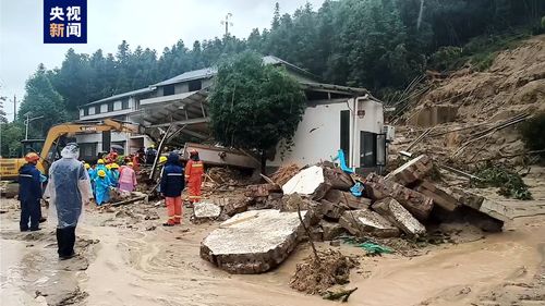 航拍四川筠连山体滑坡现场，惊心动魄的自然力量与救援行动