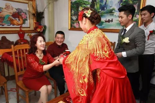 惊艳全场，新娘身披9.9米非遗婚服华丽登场