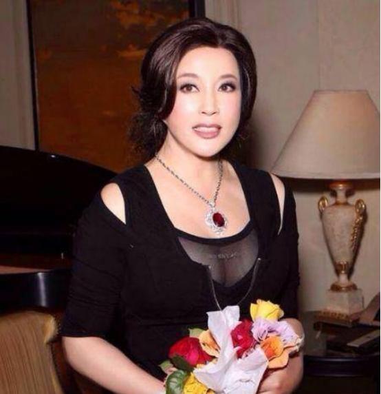 刘晓庆退出被举报涉偷税公司股东行列，娱乐圈税务风波再起
