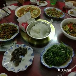 餐馆发布蛤蟆汤照片引发风波，五人被停职，罚款45万——食品安全监管的警钟